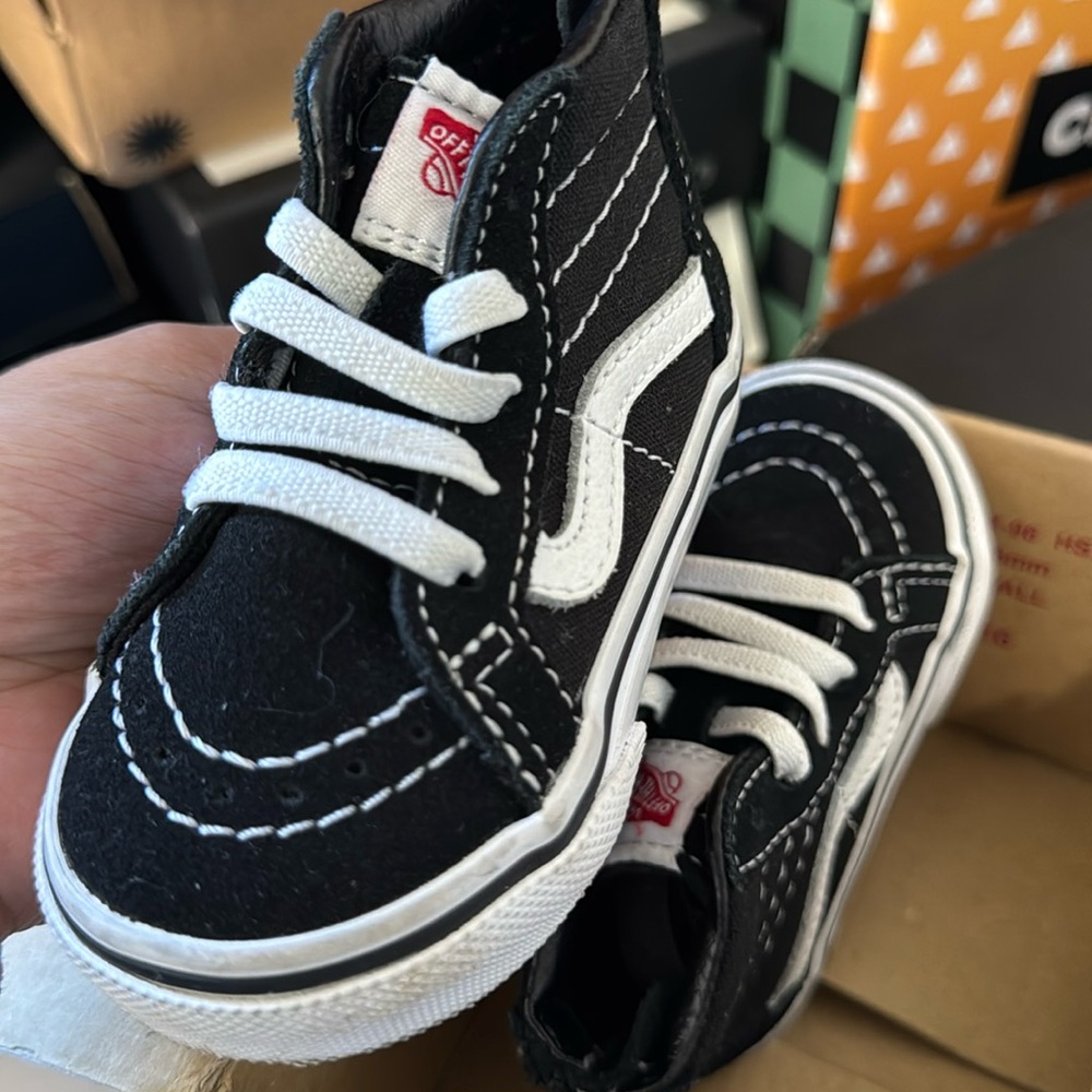 Vans toddler size 5. Great condition. Original box